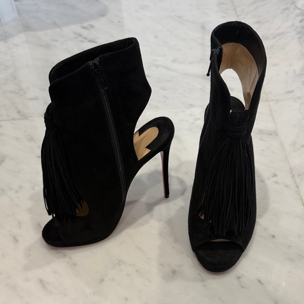 💯 authentic Christian Louboutin peep toe suede booties ankle boots